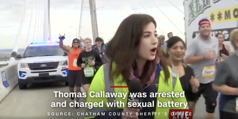 Un corredor que golpeó el trasero de una reportera en el aire ahora enfrenta cargos