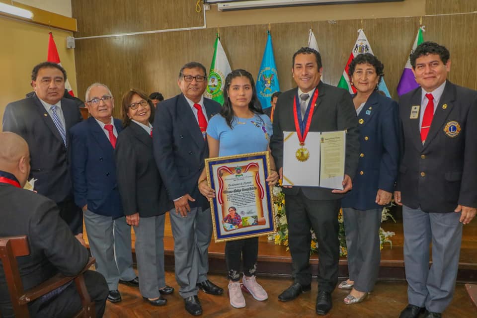 DESTACADOS NIÑOS RECIBEN RECONOCIMIENTO EN SESIÓN SOLEMNE