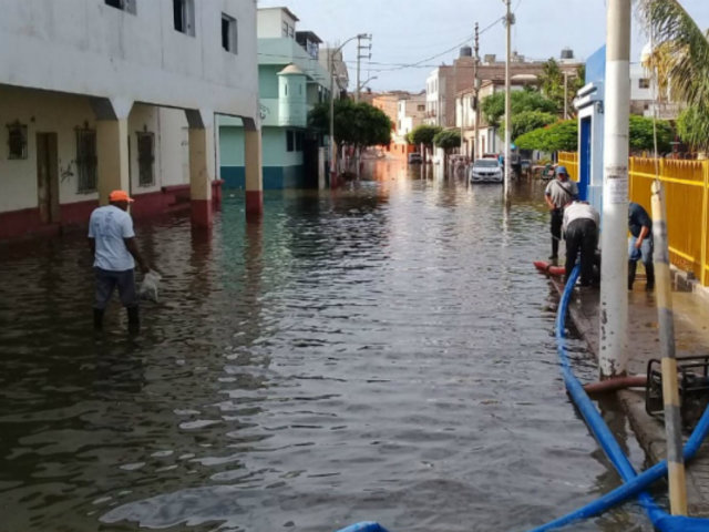 Emergencia en Pacasmayo: acequia se desborda y deja más de 200 familias afectadas