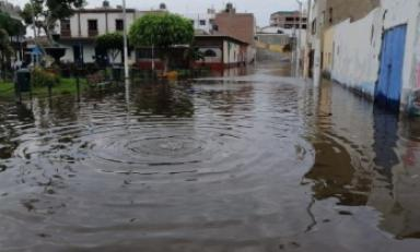 Pacasmayo: desborde de canal afectó a más de 200 familias