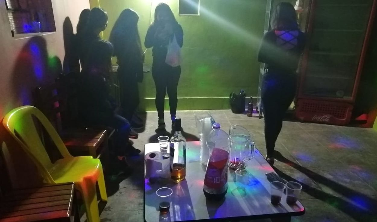 Capturan a 15 personas cuando bailaban en fiesta de Halloween en La Libertad