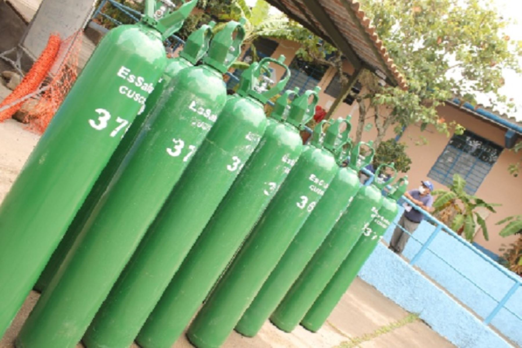 Envían más de 200 balones de oxígeno a La Libertad para abastecer hospitales