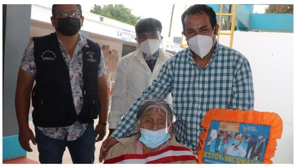 La Libertad | Abuelita de 102 años es la primera en recibir la vacuna contra el COVID-19 en San Pedro de Lloc