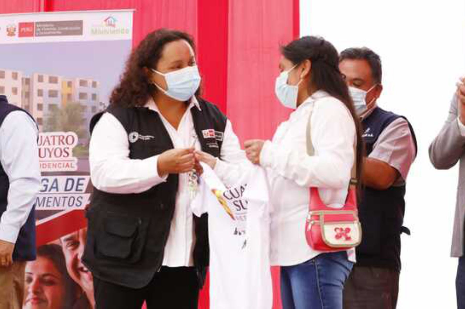 La Libertad: entregan 180 viviendas a familias damnificadas por El Niño Costero