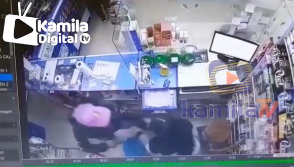 Delincuentes roban farmacia y se llevan S/ 2,500 Delincuentes roban farmacia y se llevan S/ 2,500