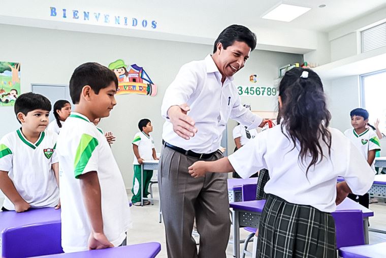 Jefe del Estado entregó moderna infraestructura para estudiantes del distrito de San José