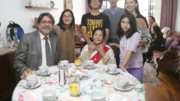 Miraflorina cumple 102 años y pide como regalo un triunfo de nuestra selección