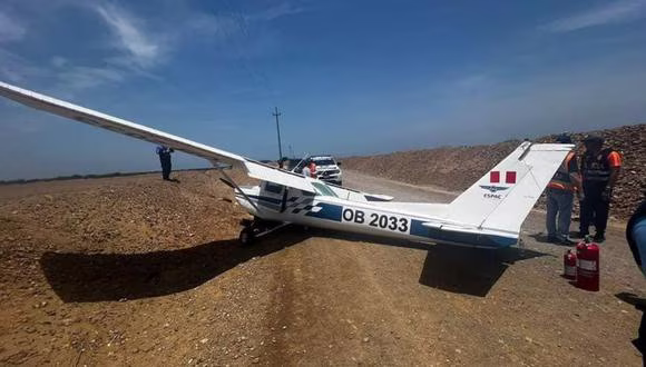 La Libertad: Avioneta aterriza de emergencia y tripulantes se salvan de morir