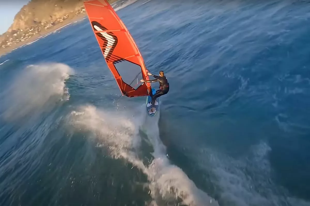 Federico Morisio en la ola de Pacasmayo