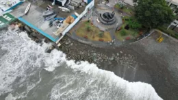 Puertos cerrados por oleajes en Perú
