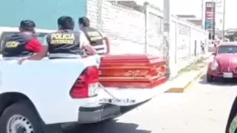 Intervención sin Precedentes: La Policía de Pacasmayo Retira Ataúd en Pleno Velorio Intervención sin Precedentes: La Policía de Pacasmayo Retira Ataúd en Pleno Velorio