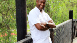 Javier Lobatón y su crítica musical: “La Materialista” estrena videoclip