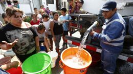 Piuranos Sufren Más de 13 Mil Horas sin Agua en 2024: La Peor Crisis en el Norte del Perú Piuranos Sufren Más de 13 Mil Horas sin Agua en 2024: La Peor Crisis en el Norte del Perú