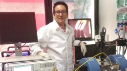 Un físico chepenano brilla en Francia Un físico chepenano brilla en Francia