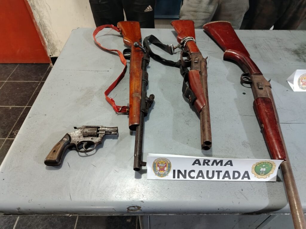 PNP Detiene a Cuatro con Escopetas en Chepén