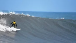 Surf y windsurf en Pacasmayo: adrenalina en la costa