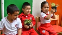 GORE entrega plantas ornamentales en Pacasmayo