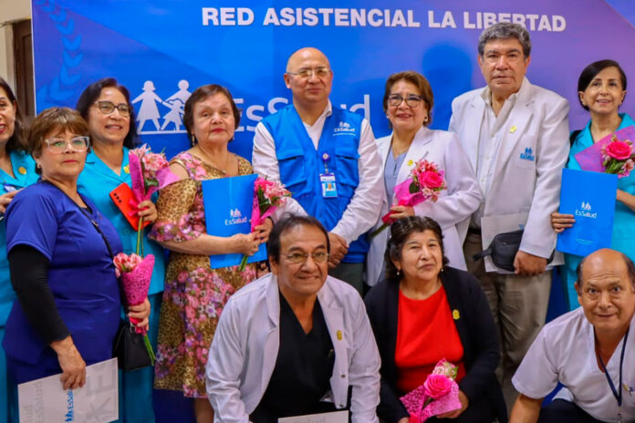 Homenaje a Jubilados de 70 Años en EsSalud La Libertad