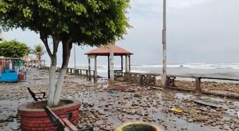 Daño al malecón de Pacasmayo por oleaje anómalo