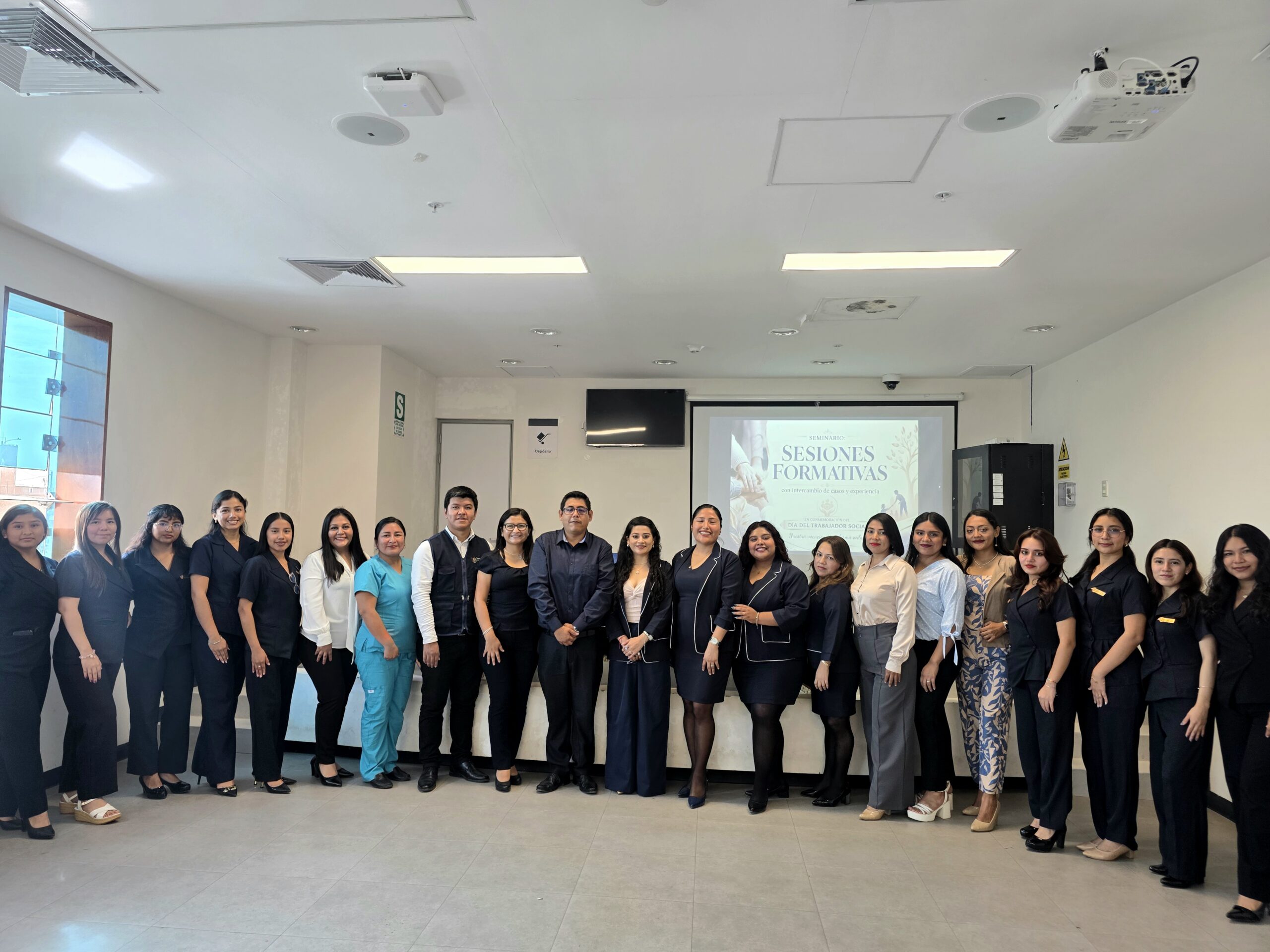 Reconocimiento a las trabajadoras sociales en Pacasmayo
